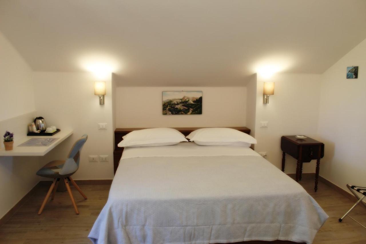 Villa De Ruschi Montacuto Bagian luar foto