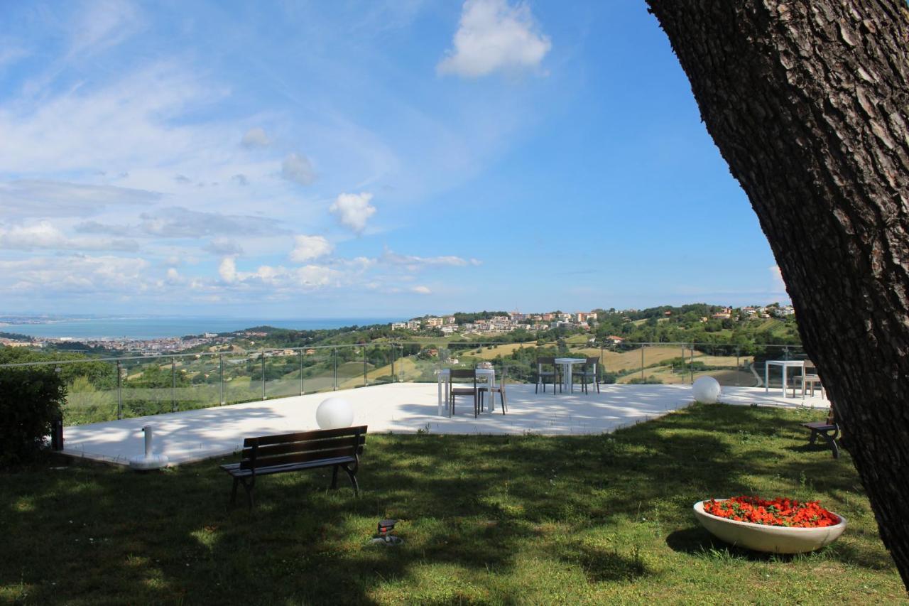Villa De Ruschi Montacuto Bagian luar foto